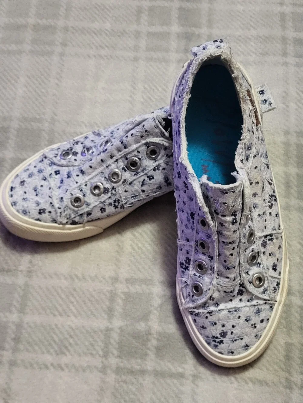 Casual Slip-On Floral Canvas Sneakers Light Blue Blowfish Malibu Size 6.5